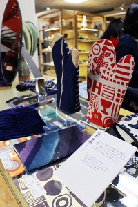 fabrics by stencil dyeing by Yumi Ishikita 石北有美